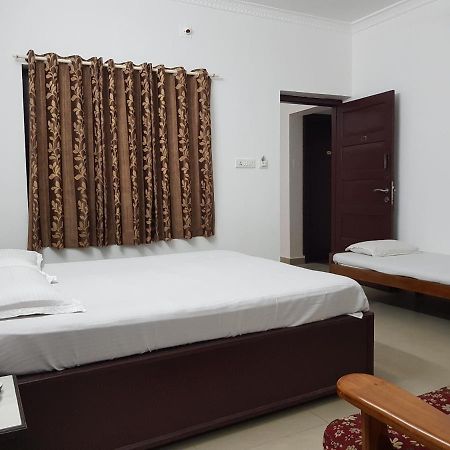 All Seasons Guest House Thiruvananthapuram Esterno foto
