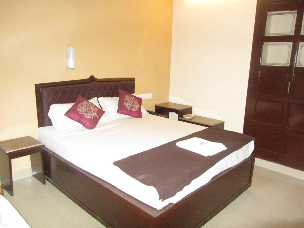 All Seasons Guest House Thiruvananthapuram Esterno foto