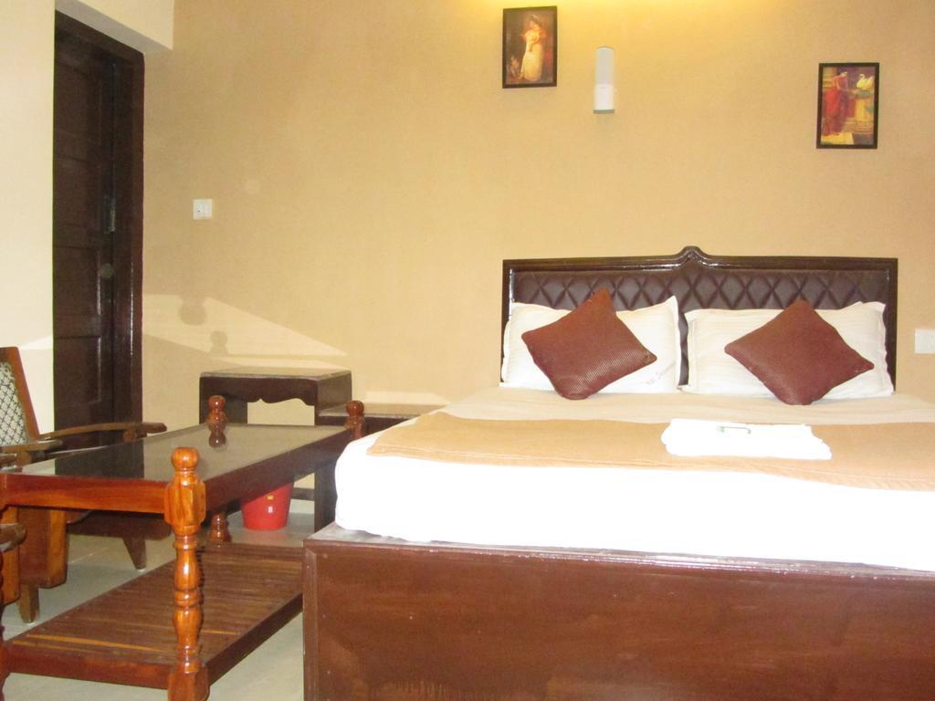 All Seasons Guest House Thiruvananthapuram Esterno foto